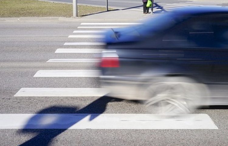 Starica iz Međimurja opalila po gasu pa udarila u znak i u pješaka na zebri