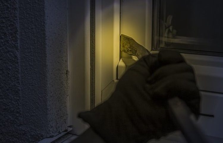 Provalio u kuću i ukrao nakit