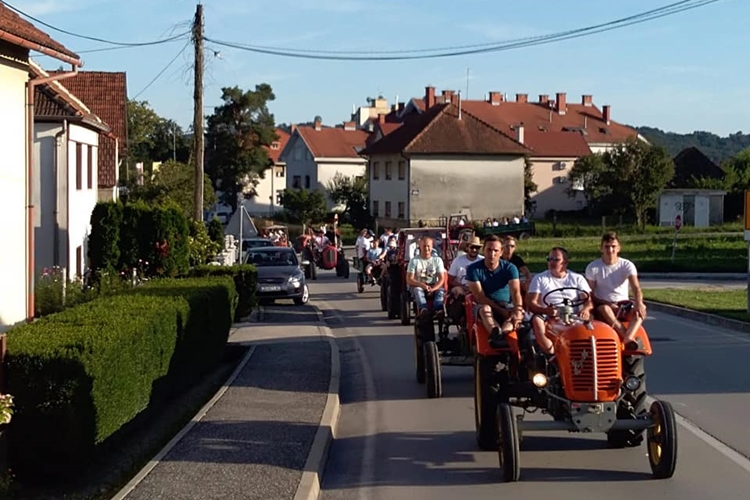 Traktori preplavili Strmec kod Novog Marofa