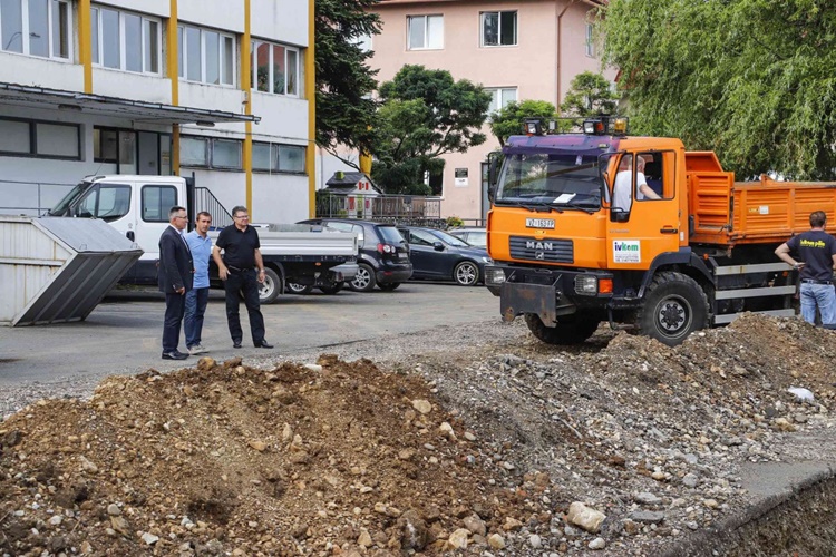 Gradonačelnik Batinić sa suradnicima u obilasku gradilišta na području grada Ivanca