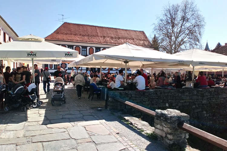Povremeno bi nas mogao osvježiti pokoji pljusak, ali i dalje vruće