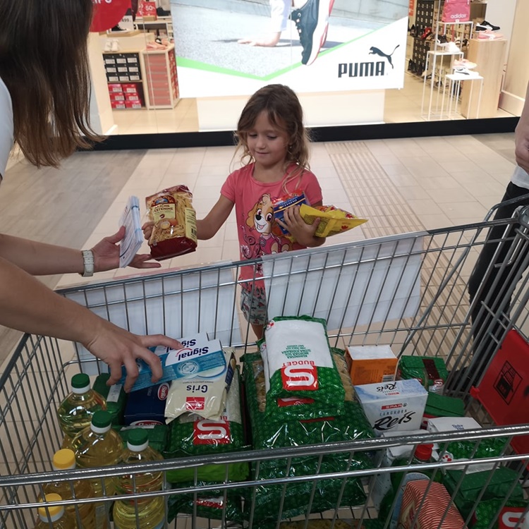 Gradsko društvo Crvenog križa Koprivnica prikupilo 100 kilograma hrane i 13 komada higijenskih potrepština