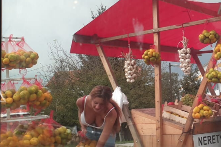 KRISTINA MANDARINA – tko bi odolio, a da ne zastane i barem pogleda ove mandarine