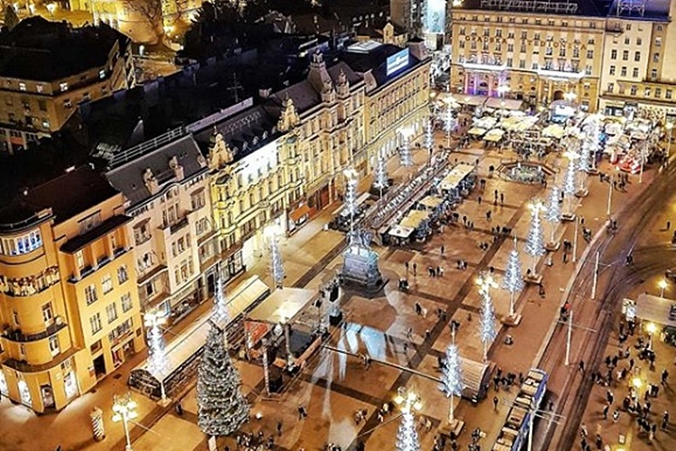 Spektakularan doček Nove godine na zagrebačkom Trgu bana Jelačića