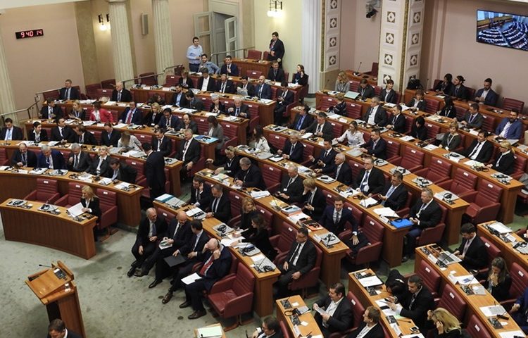 Kako saborski zastupnici III. izborne jedinice osobno pomažu u ublažavanju krize. Nekolicina duboko posegnula u svoj džep i odrekli se cijele zastupničke plaće! Doznajte koji su to.....