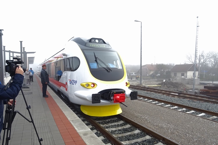 Od ponedjeljka voze putnički vlakovi. Evo detaljnog pregleda linija za sjever Hrvatske!!!