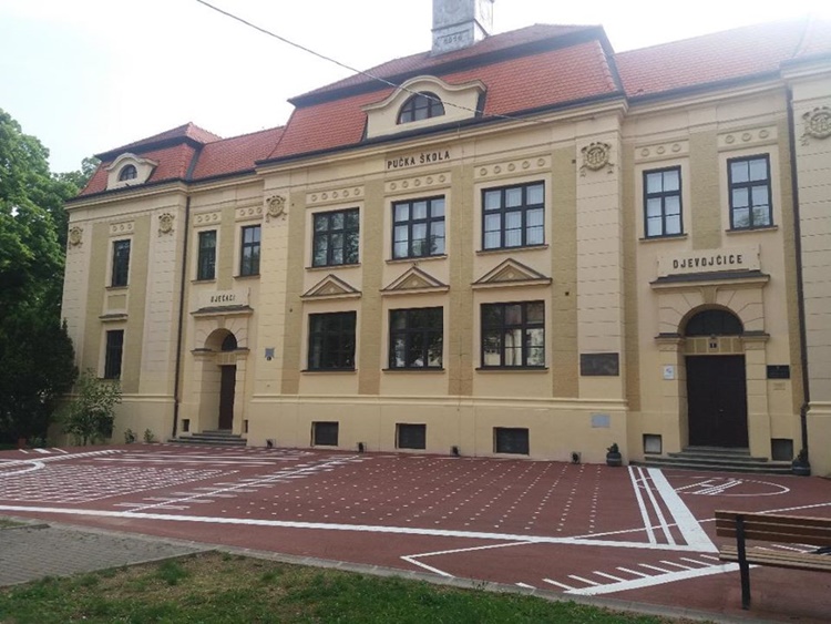 Što znače bijele crte ispred OŠ Ljudevita Gaja u Krapini?