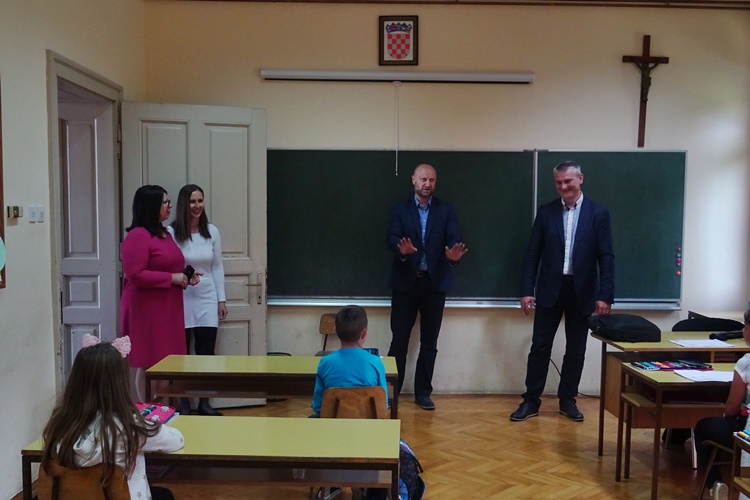 Župan Kolar u PŠ Lepa Ves: Naše je opredjeljenje ulaganje u obrazovanje, ne samo u matične, već i u područne škole