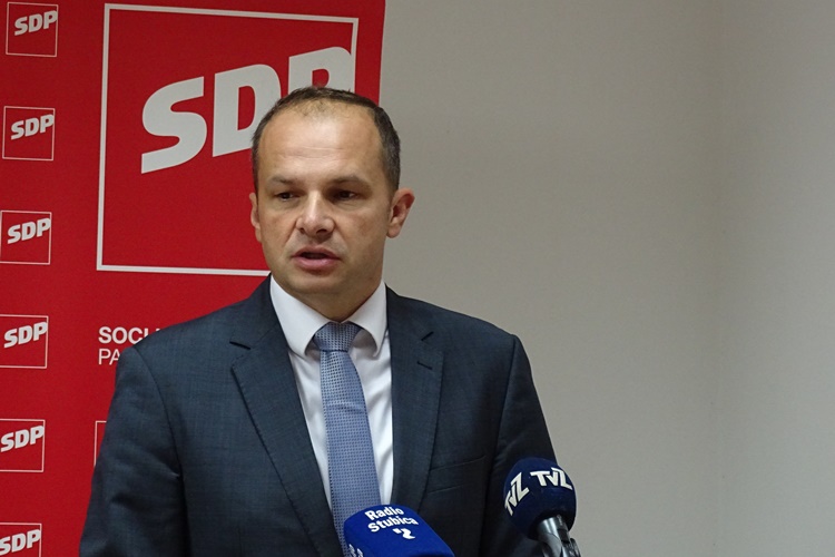 HAJDAŠ DONČIĆ: Treba mi 9.000 glasova da uđem u Sabor!!!