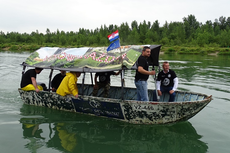 Varaždinci 15. godinu zaredom Dravom i Dunavom spajaju Vukovar i Varaždin u spomen na poginule i nestale branitelje