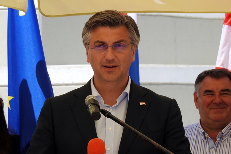 OBRAĐENO POLA BIRAČKIH MJESTA – HDZ uvjerljivo vodi, mandat i HNS-u i Reformistima