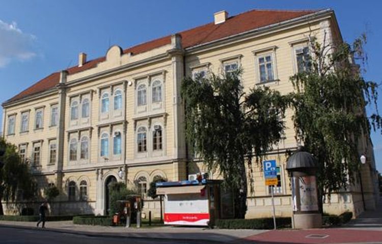 Nakon samo tjedan dana kontaktne nastave, Prva gimnazija Varaždin ponovno prelazi na online model