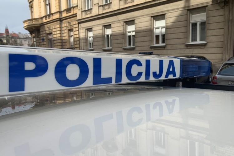 Mladi vozač vozio napušen