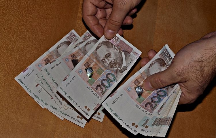 Još niste dobili povrat poreza? Evo do kad bi vam novac trebao biti isplaćen