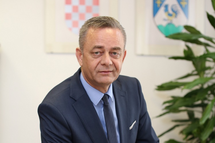PRVI JE DAN NOVE ŠKOLSKE GODINE, župan Koren poslao jaku poruku: "Marljivim radom i zalaganjem dajete velik obol i postajete čvrst temelj naše budućnosti"