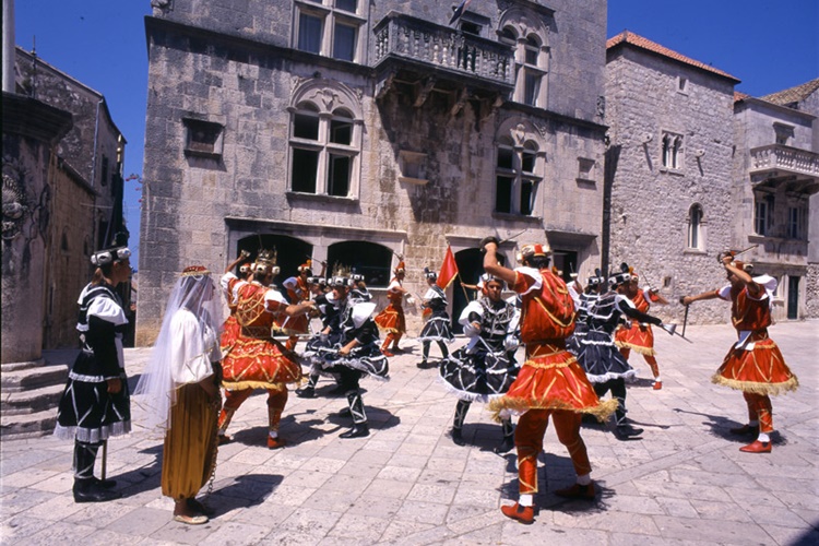 NAJAVLJUJEMO Atrakcija u Čakovcu - predstavljanje mačevalačkog plesa „Moreška“ društva iz Korčule