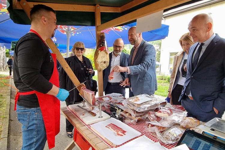 U Krapini održan 5. Sajam zaštićenih proizvoda, Kolar: Izuzetno smo ponosni da je su među 35 proizvoda zaštićeni naši štruklji, mlinci, purica i bagremov med