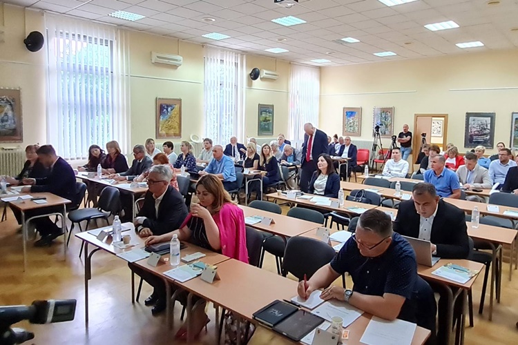 Kašnjenje radova na Aglomeraciji brine Skupštinare Krapinsko-zagorske županije. Hoće li biti penalizacije i dodatnih troškova? Evo kako je to izgledalo na današnjoj sjednici