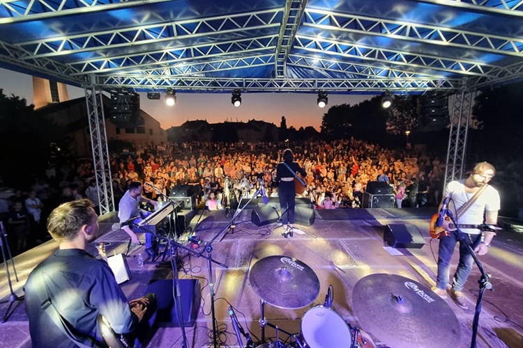 FOTO / VIDEO Mia Dimšić i Big Band Čakovec ispunili čakovečki Jug – dobra zabava nastavlja se danas i sutra