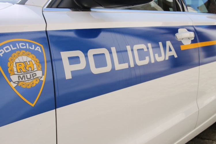 NEVJEROJATNO Koprivnički policajac lažno obavijestio kolege o bombi na folk koncertu. Više nije policajac