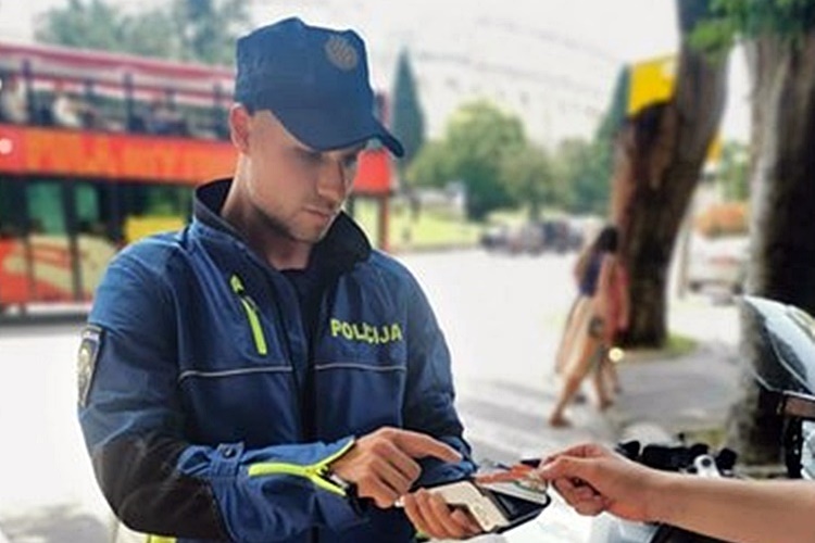 VELIKA PROMJENA Plaćanje kazne za prometni prekršaj policajcima na ruke odlazi u povijest