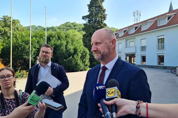 Kolar stanje u zdravstvu usporedio s plaćanjem ručka: „Konobar dođe s računom od 1.200 kuna, a vi kažete, ne, ja ću platiti 600”