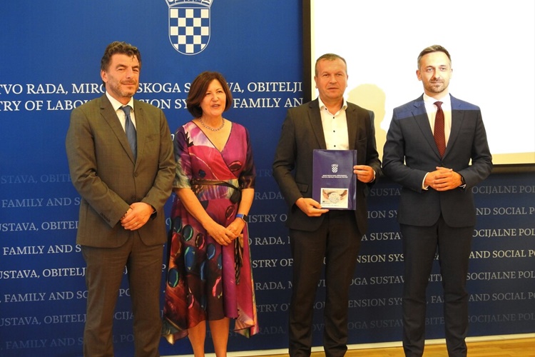 Župan Stričak potpisao ugovor za školsku prehranu vrijedan gotovo milijun kuna: Ovaj je projekt jedan od doprinosa stvaranja sustava jednakih šansi