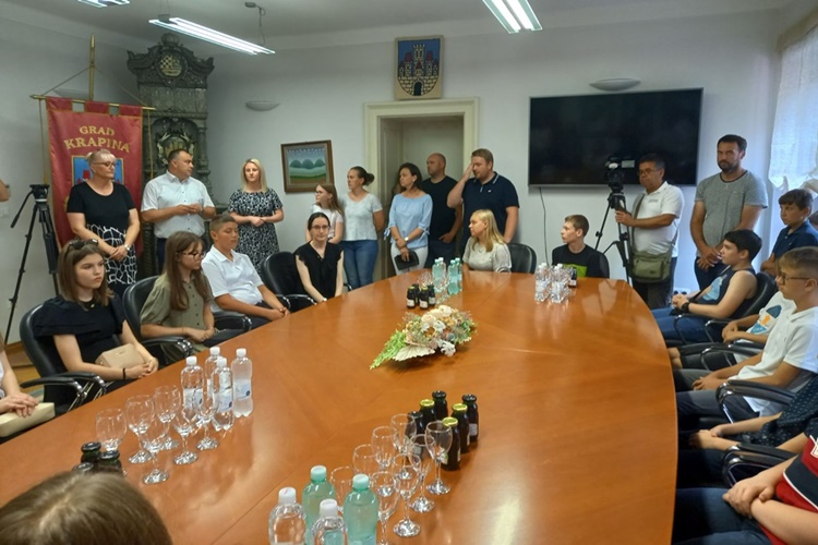 Gradonačelnik Gregurović upriličio prijem za uspješne učenike i njihove mentore: Ponosni smo, to nije samo njihov uspjeh, već uspjeh cijelog grada