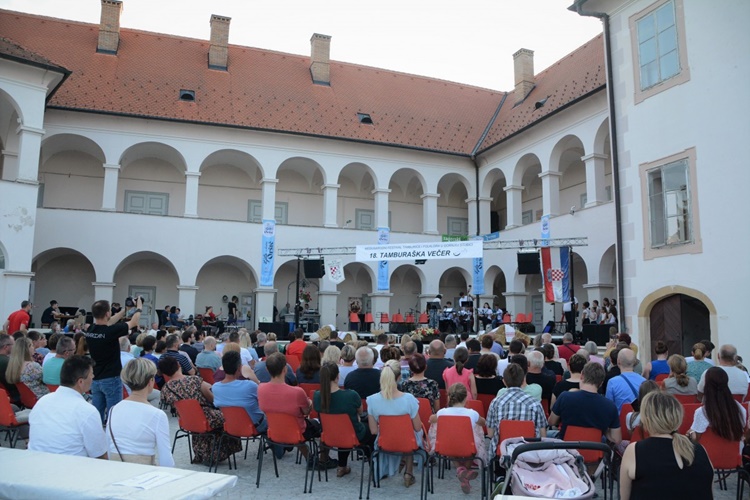 FOTO Dvorac Oršić u Gornjoj Stubici prepun  sadržaja, ali i posjetitelja – evo što se sve događalo!