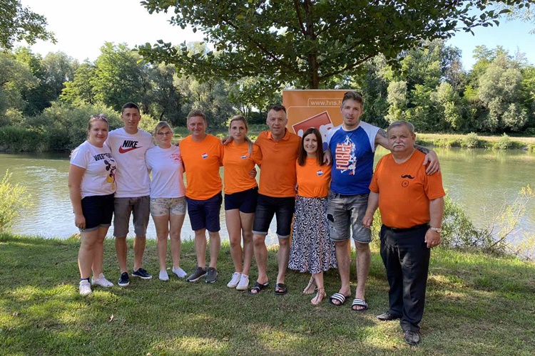 PREDAH OD POLITIKE HNS-ovci se družili na tradicionalnom "Pikniku na Dravi"