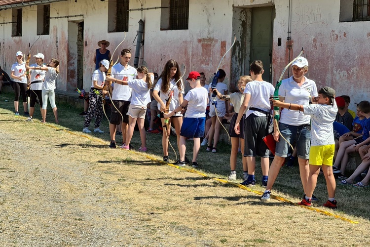 Čakovečki osnovnoškolci ljetne praznike provode aktivno – ovog tjedna okušali se u odbojci na pijesku, nogometu i kickboxingu