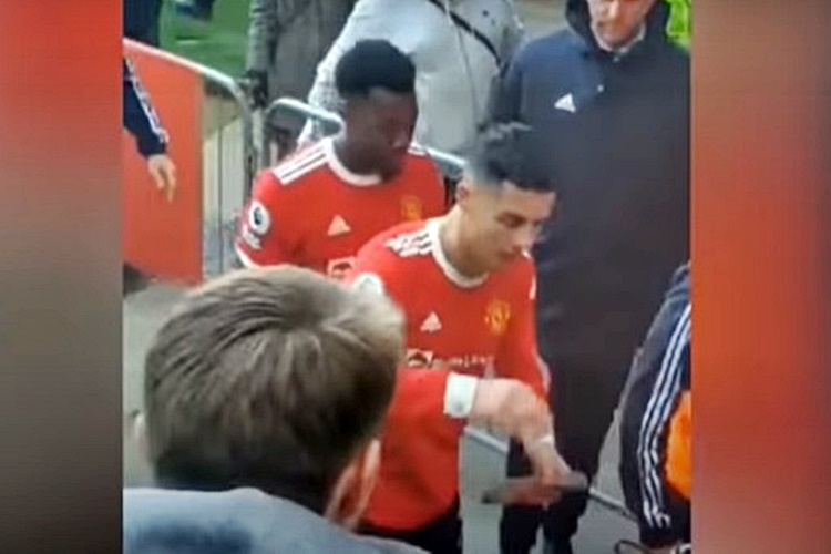 RUŽNO, BAHATO, TUŽNO Pogledajte kako je Ronaldo udario autističnog dječaka
