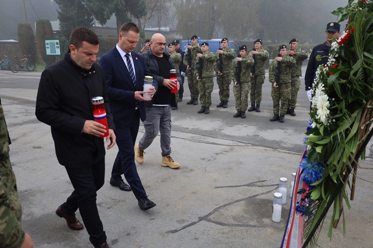 Župan Marušić u povodu blagdana Svih Svetih i Dušnog dana odao počast stradalim hrvatskim braniteljima i civilima u Domovinskom ratu