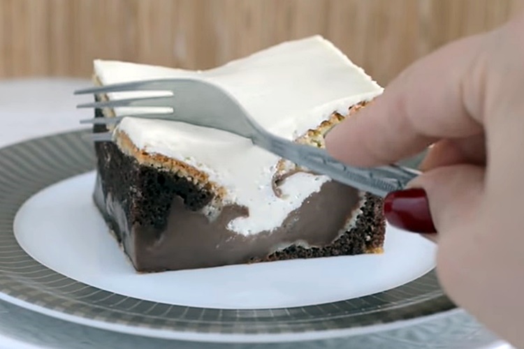 Recept za kolač s vrhnjem i pudingom koji ćete poželjeti napraviti opet i opet!