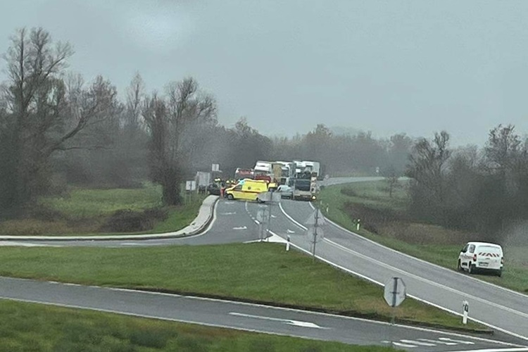 Teška prometna nesreća na staroj zagorskoj magistrali, tri osobe odvezene u bolnicu! "Izgleda jako užasno!!"