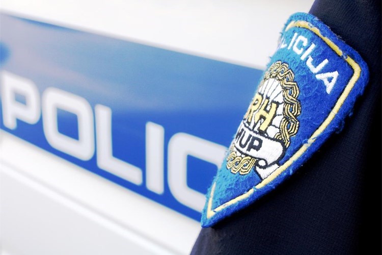 U ivanečki Centar za socijalnu skrb bacio zapaljivu staklenu bocu, pa pobjegao – policija ga uhitila