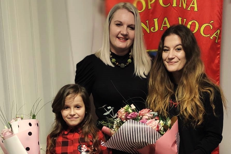 Načelnica Kočet primila srebrnu mladu karatisticu i njenu trenericu koje su u Donju Voću donijele medalju s Državnog natjecanja