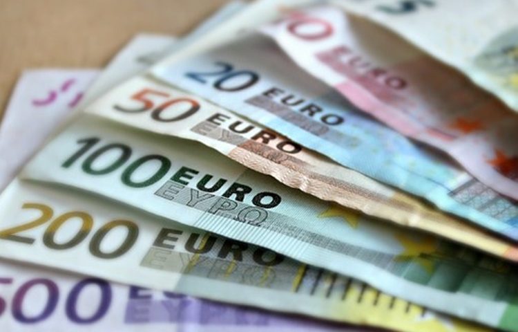 Pitanje koje zanima sve Hrvate - Hoće li plaće pratiti rast cijena? Evo što kaže hrvatski ekonomski analitičar