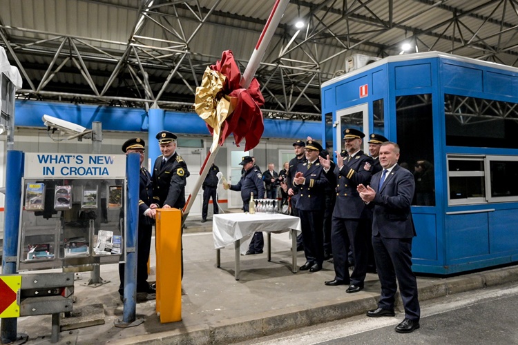 Podignute rampe na svim graničnim prijelazima. Schengen znači sloboda. Od ponoći puno lakše i brže preko granice