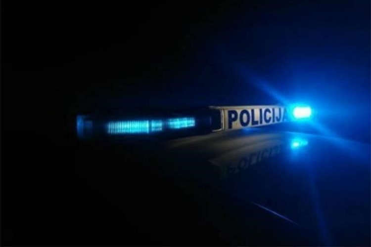 Tragedija kod Siska: Vozač (41) izletio s ceste u kanal, udario u stablo i poginuo