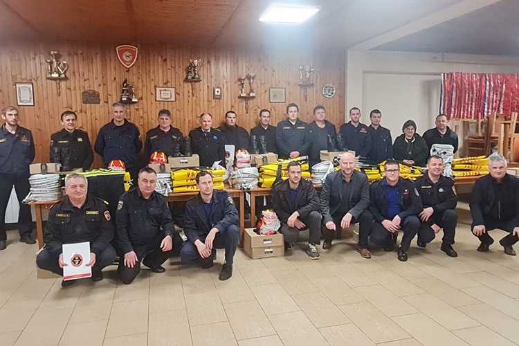 Krapinsko-zagorska županija svojim vatrogascima nadoknadila opremu oštećenu u velikom požaru u Budinščini, Kolar: Ono što vi imate, nema nitko - tradiciju dugu preko 140 godina!
