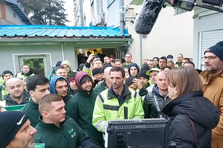 Dobro su ispregovarali: Radnicima Holdinga veće plaće, ali to nije sve – evo kakve će im biti božićnice, uskrsnice, regres…