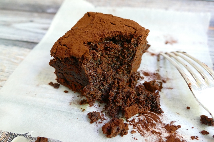 Što je nedjelja bez slatkog? Donosimo recept za sočni čokoladni brownie koji vam ni dijeta neće zabraniti