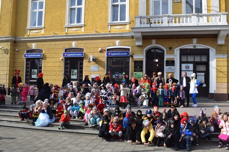 FAŠNIČKA TRADICIJA Male maškare posjetile Općinu Marija Bistrica