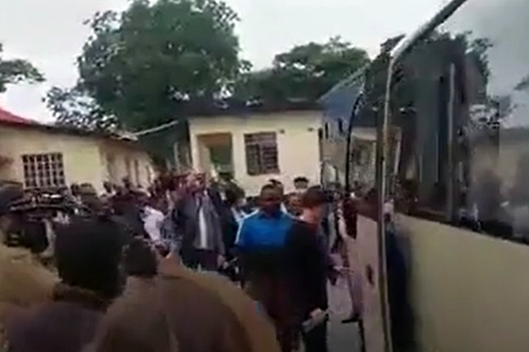 Hrvati u Zambiji vraćeni u pritvor zbog jedne rečenice? Poznato je što im je presudilo