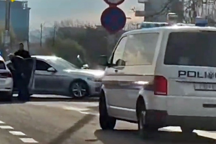 Ti ćeš meni? Muškarci se na cesti u Zagrebu prvo međusobno izvrijeđali, potom i potukli - policija stigla s četiri vozila