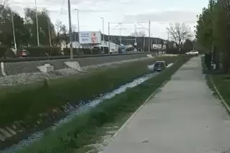 Kako mu je to uspjelo? Automobilom jurio po potoku u zagrebačkim Gajnicama