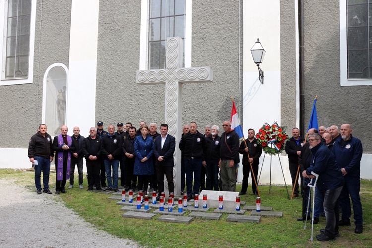 U Varaždinu odana počast dvanaestorici mučki ubijenih hrvatskih policajaca koji su među prvima položili živote na oltar domovine