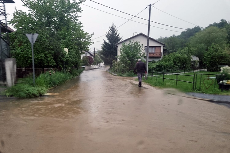 Ogromno nevrijeme zahvatilo Zagorje! Na pojedinim mjestima padala je i tuča