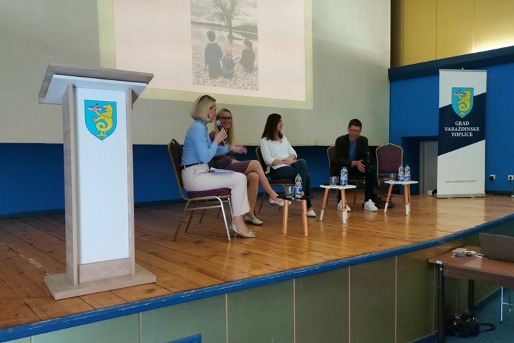 <strong>Uspješno održana javna tribina o utjecaju društvenih mreža na djecu i mlade! „Naše društvo mora biti svjesno utjecaja tehnologije”</strong>